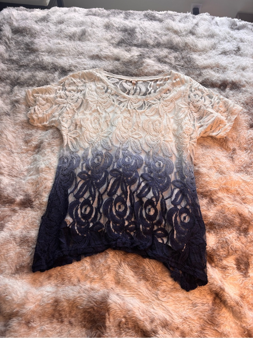 Lace Ombre Short Sleeve Top - white to Navy